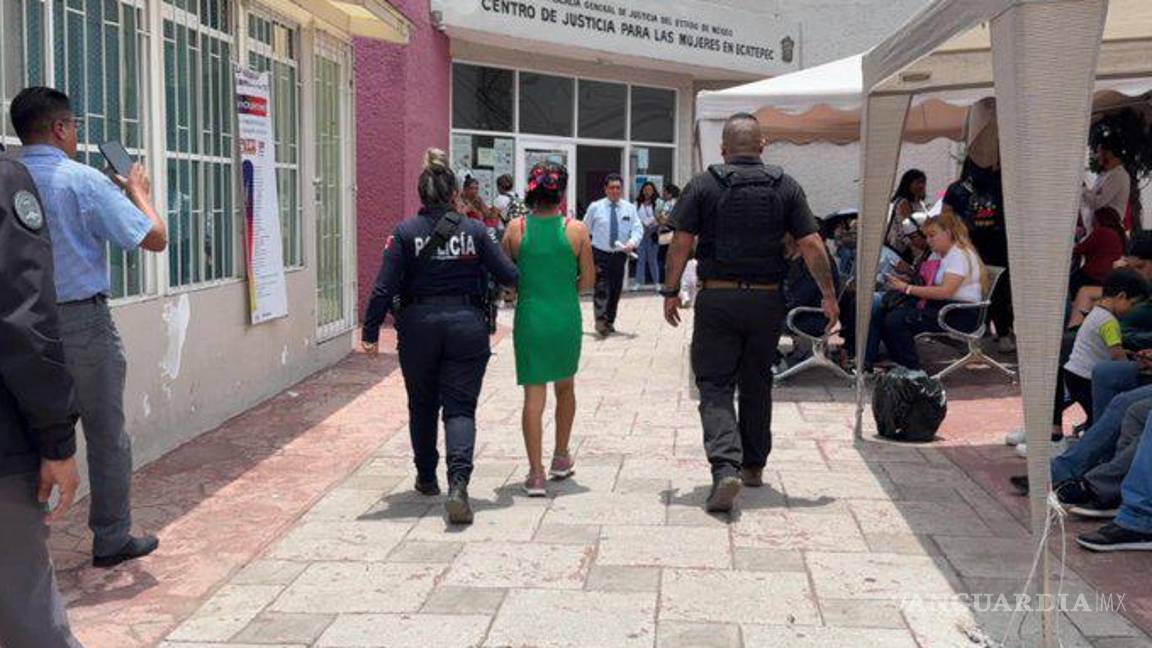 $!Detienen a mujer por agarrar a golpes a su hijo de 4 años, en Ecatepec