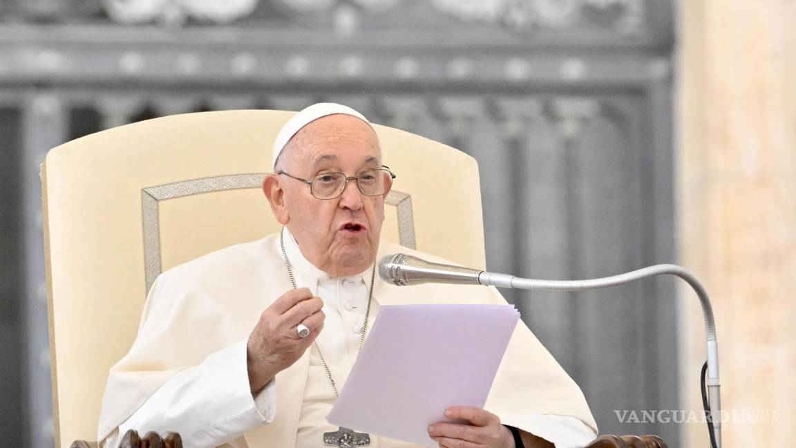$!El Papa Francisco habla durante su audiencia general en la Plaza de San Pedro, Ciudad del Vaticano, el 15 de noviembre de 2023.