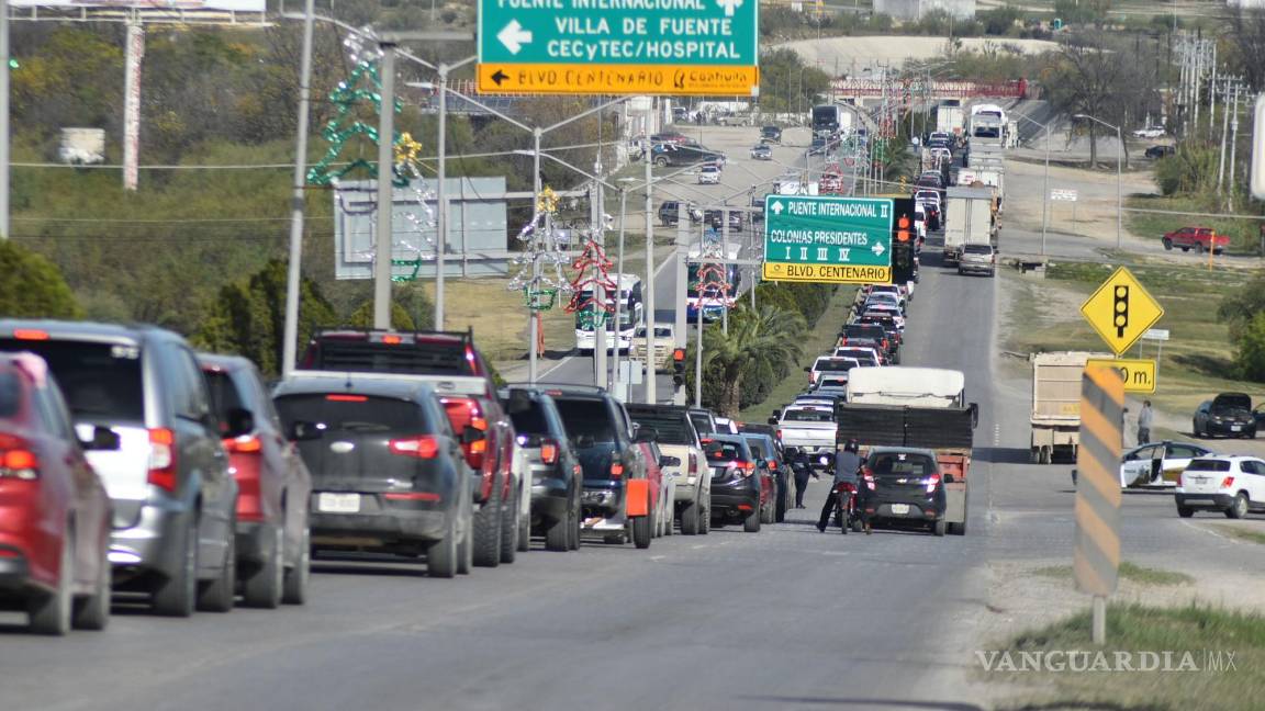 $!Los cruces fronterizos comerciales están llegando a tardar hasta 9 horas.