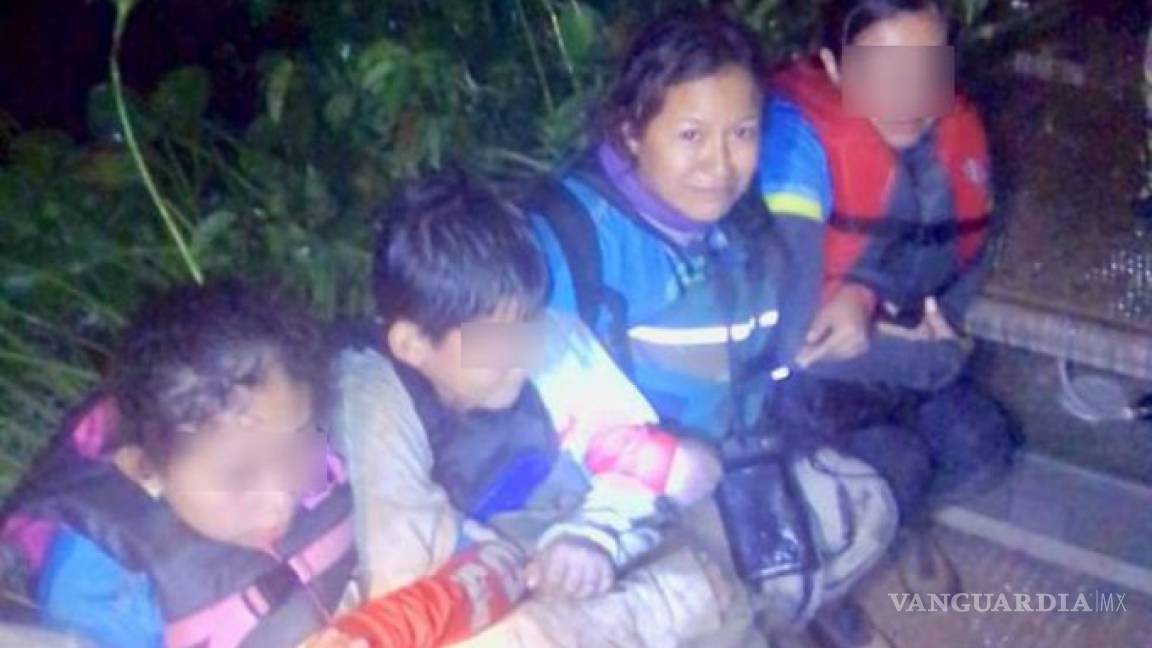 Rescatan los marinos a 39 kayaquistas atrapados en lirio del río Coatzacoalcos