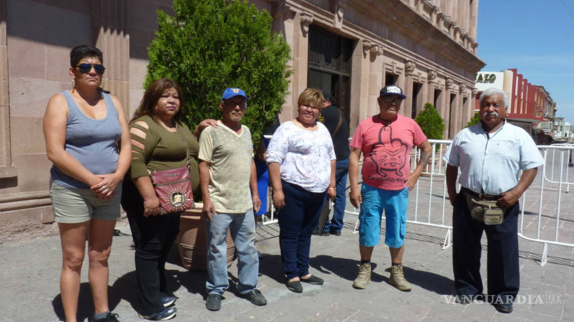 Se plantan comerciantes de Saltillo frente a Palacio de Gobierno, piden apoyo por coronavirus