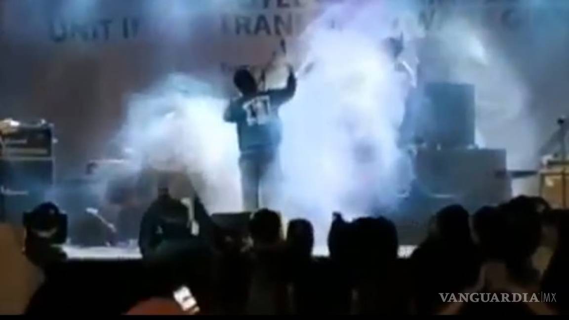 Tsunami arrasa con asistentes a concierto en Indonesia (VIDEO)