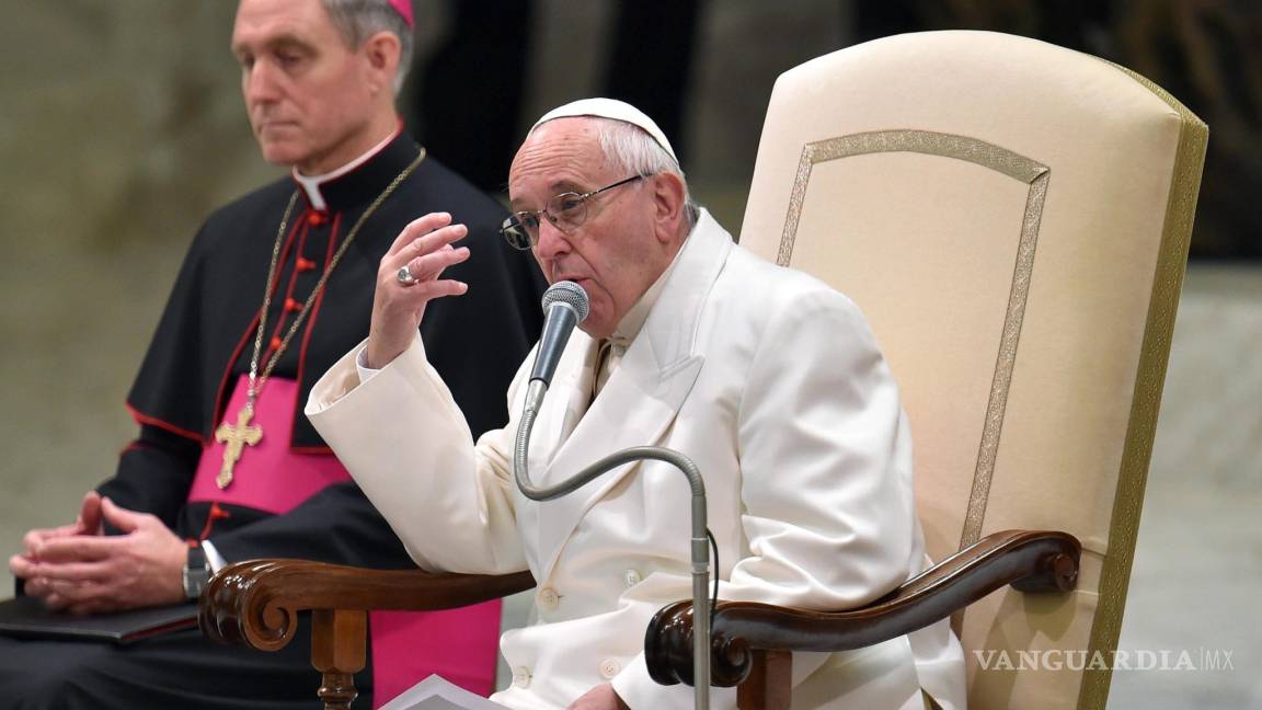 Papa pide de nuevo perdón por escándalos en El Vaticano