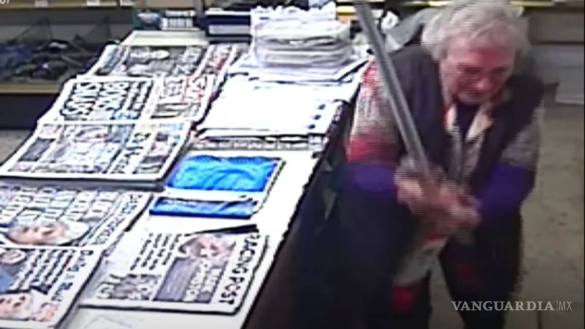 Abuelita de 82 años somete a bastonazos a ladrón [VIDEO]