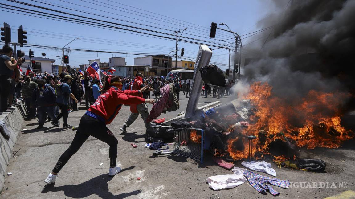 Rechazan en Chile a migrantes de Venezuela: les queman sus pertenencias y claman su expulsión