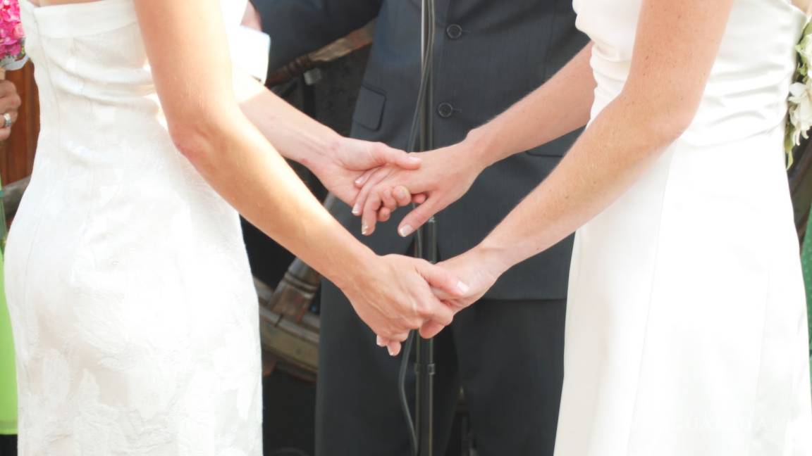 Rechaza el PAN la iniciativa sobre bodas igualitarias; el PRI rehúye el debate