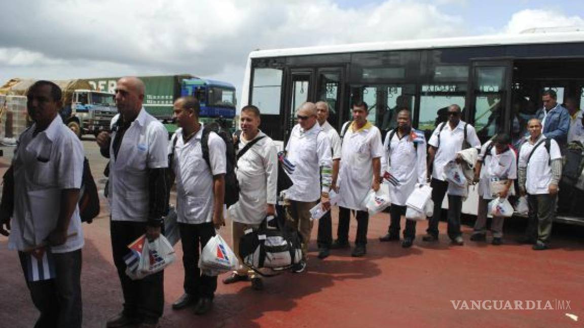 Cuba amnistía a los médicos desertores