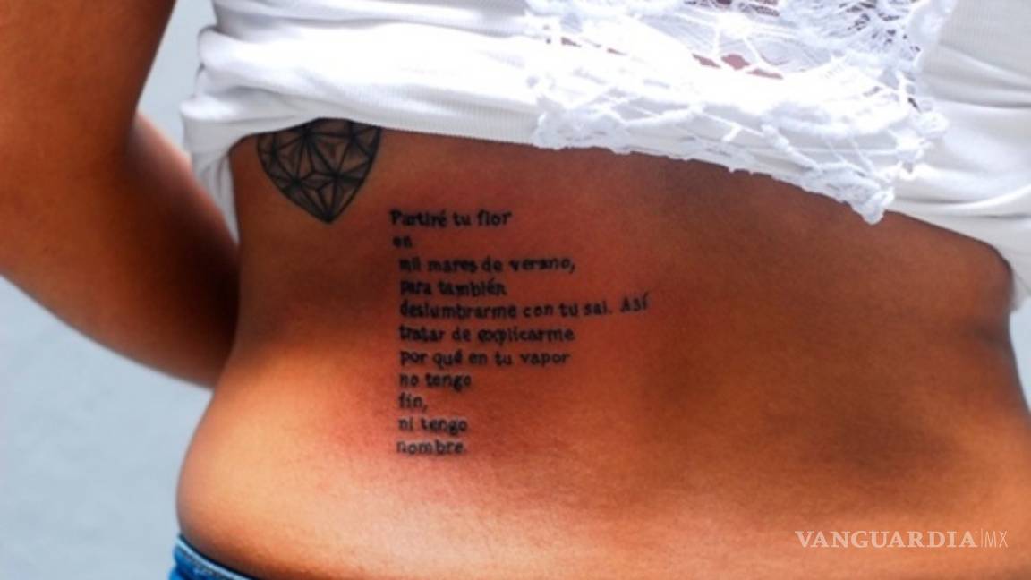 Poeta busca 20 voluntarios para tatuarles sus poemas