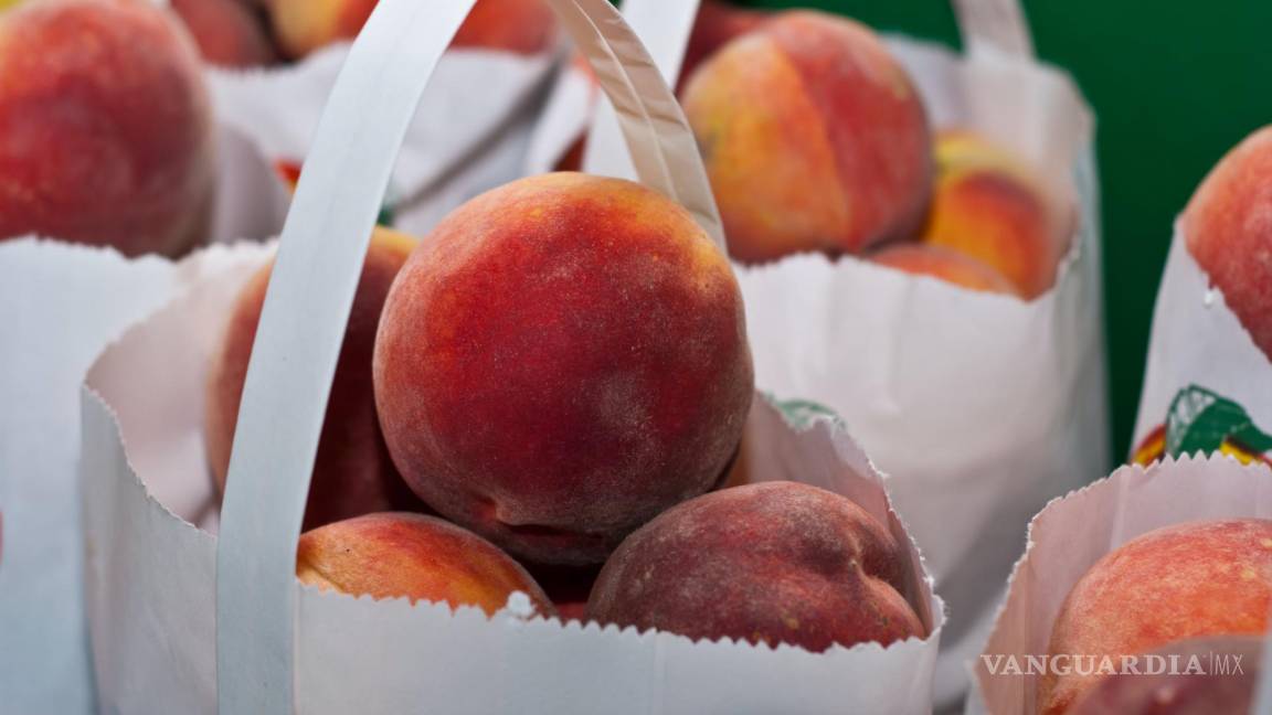 Después de los melones... Cofepris advierte posible contaminación en frutas de marca HMC Farms