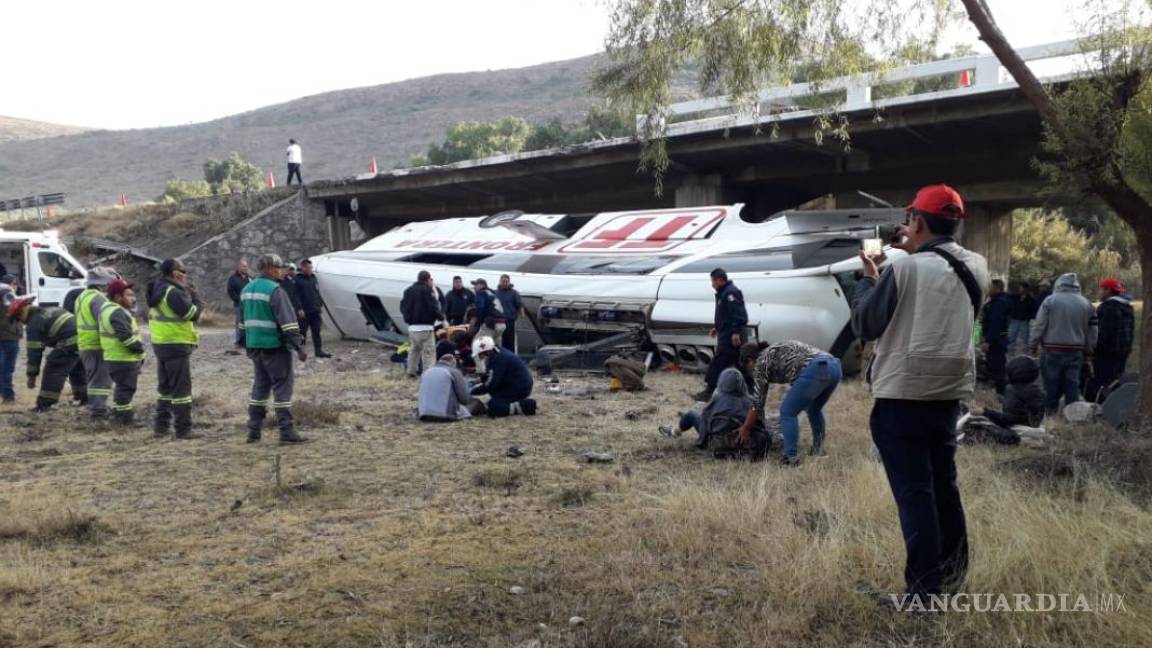 Volcadura de autobús deja por lo menos 4 muertos en San Luis Potosí