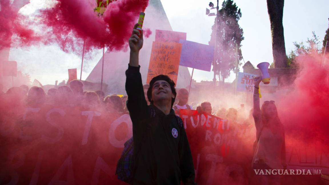 Estudiantes toman las calles en Italia para exigir más inversión al Gobierno
