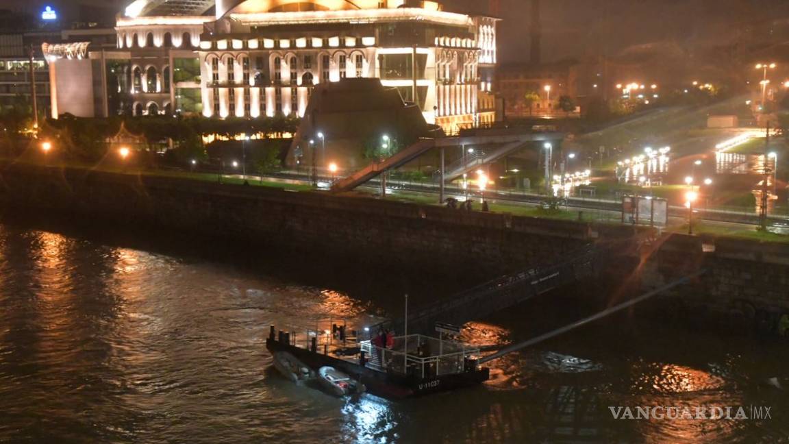 Barco vuelca en Budapest y se hunde en el Río Danubio; mueren 7 pasajeros