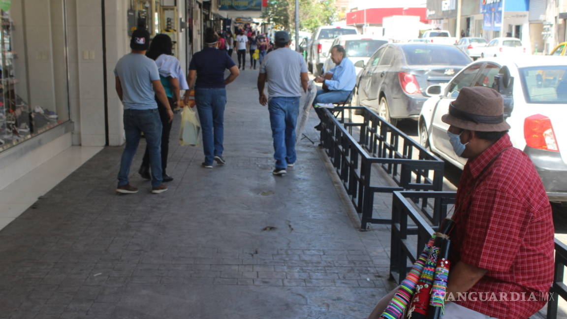 En Torreón ya salen a las calles: ‘Nuestro escape es venir un rato aquí a la plaza’