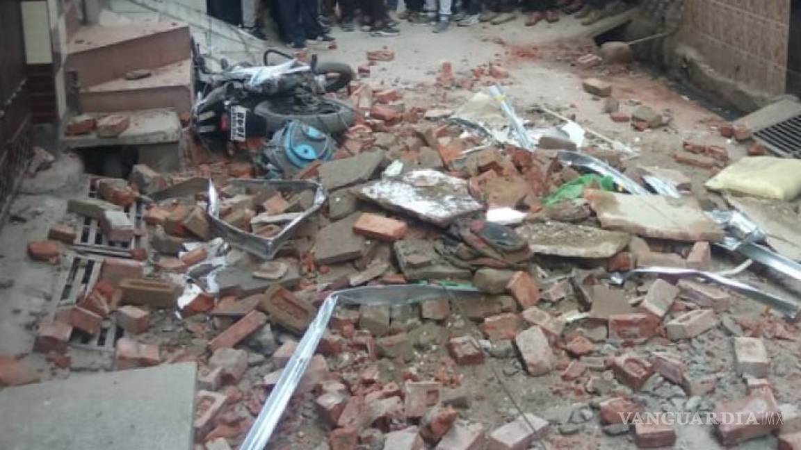 Se derrumba edificio en India y mueren 4 personas