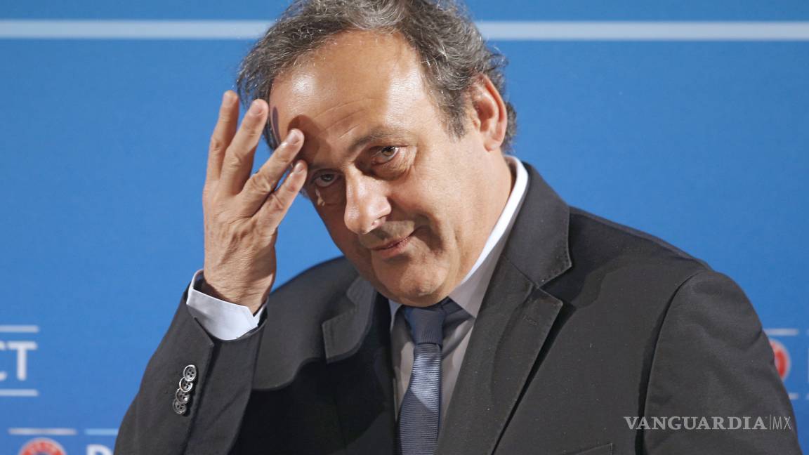 Michel Platini la libra, deja de ser investigado por pago sospechoso a Blatter