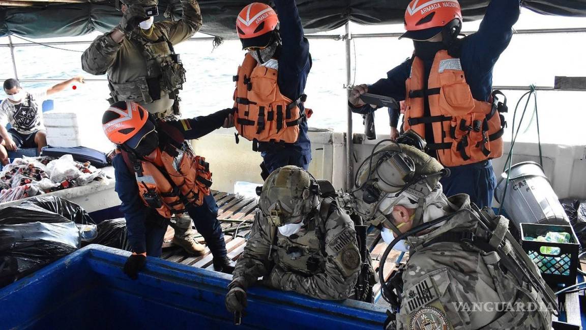 Atacan piratas en Colombia y se apoderan de embarcación; lanzan al mar a 34 turistas