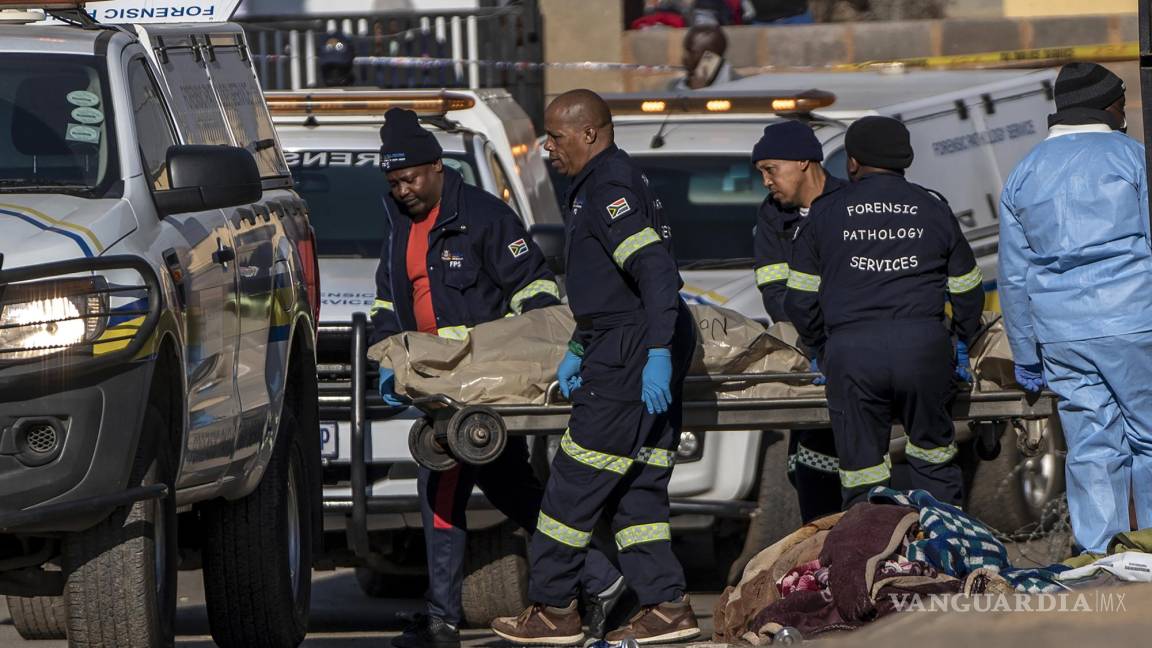 Dejan 19 muertos dos tiroteos en bares de Sudáfrica; hay heridos hospitalizados