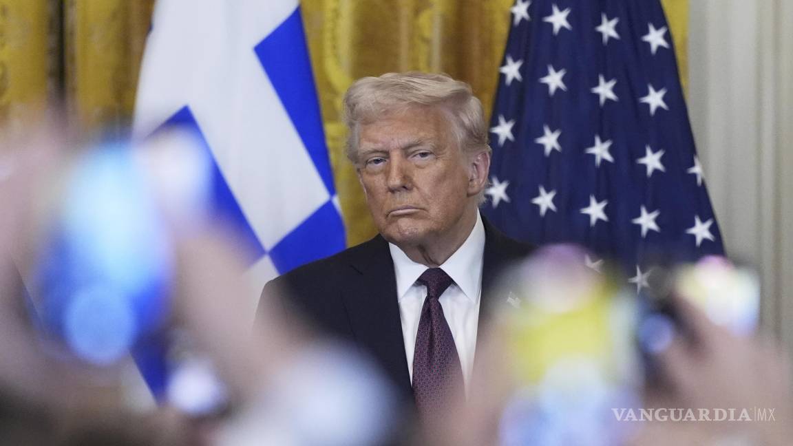 Trump exige prueba de ciudadanía para votar en EU mediante firma de orden ejecutiva