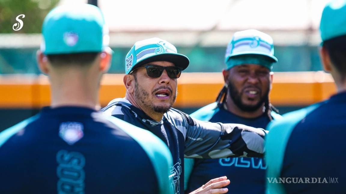 $!Orber Moreno, coach de pitcheo de Saraperos de Saltillo, encabezó parte del trabajo en el bullpen durante la primera semana del Spring Training 2026, en una etapa clave para afinar al cuerpo de lanzadores.