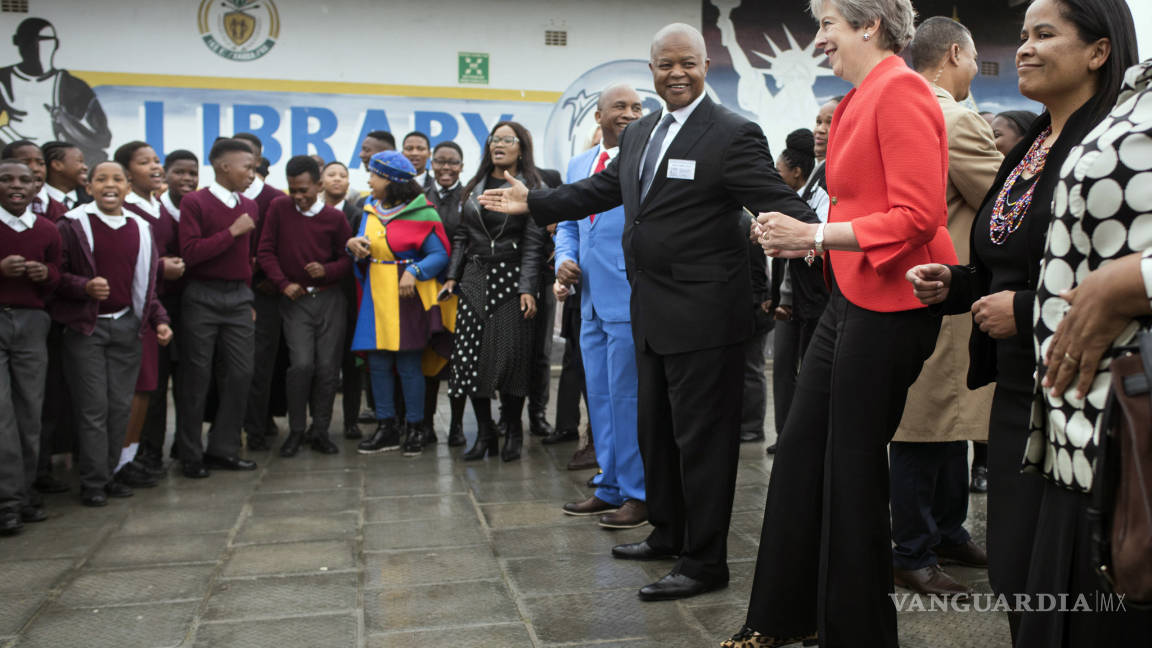 “Maybot&quot;, burlas por baile de la premier británica Theresa May en Sudáfrica