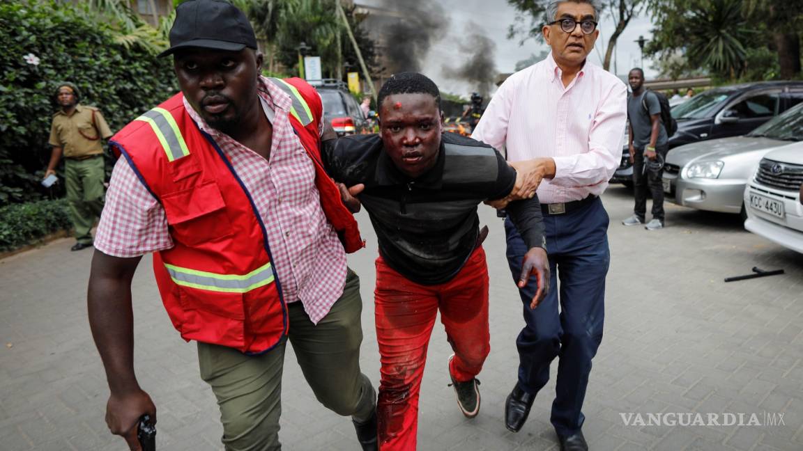$!Turistas de un hotel en Nairobi corren por sus vidas tras ataque terrorista (fotogalería)