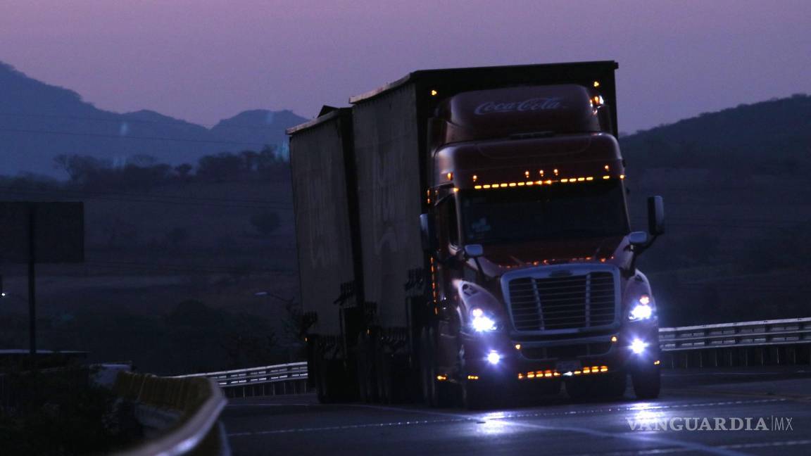 $!Los legisladores priistas advirtieron del impacto que genera en el transporte de carga, lo cual se reflejad en los productos que movilizan.