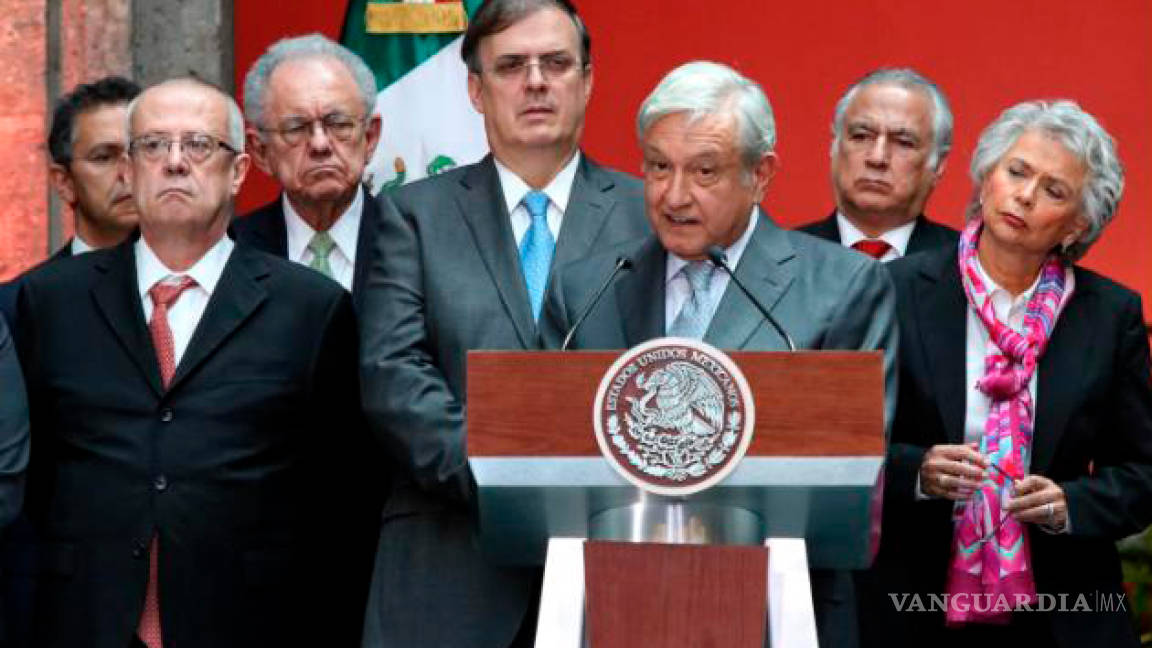 López Obrador se reúne con su gabinete en Palacio Nacional