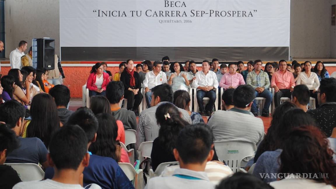 $!Detectan anomalías en entrega de becas Prospera con Peña Nieto