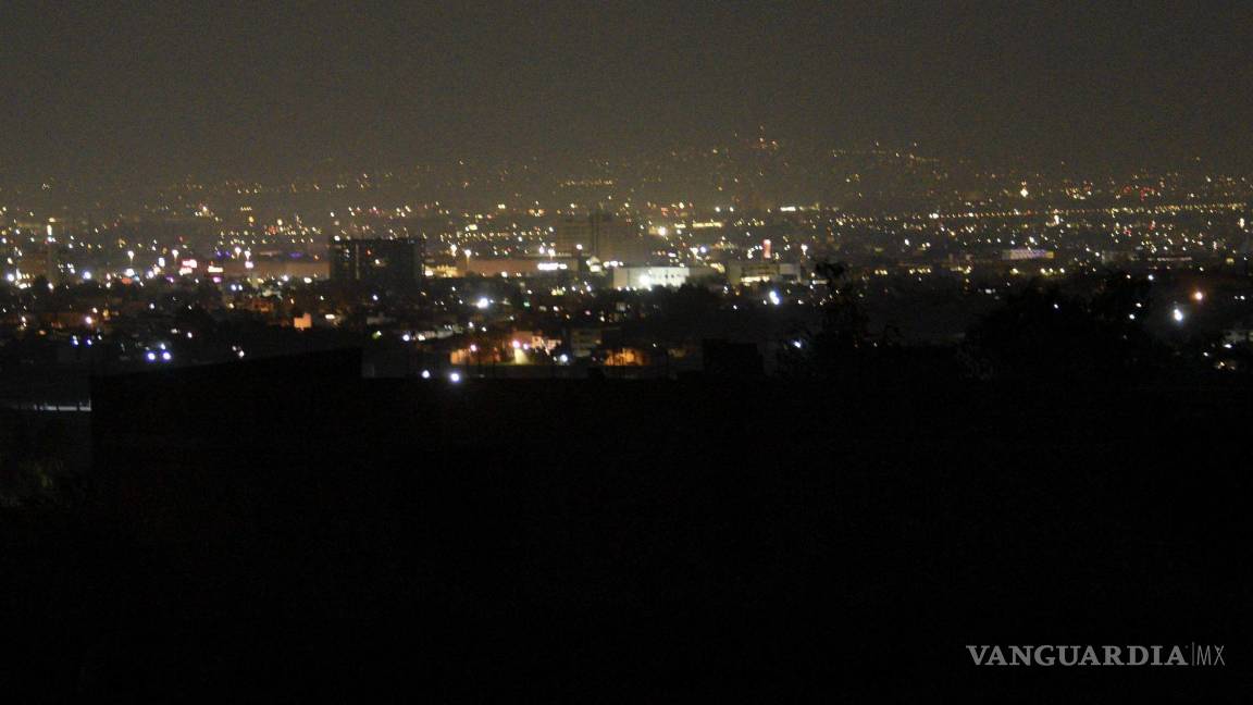 $!Por segundo día consecutivo diversas colonias del Valle de Toluca se quedaron sin luz, debido a un estado de alerta del Sistema Eléctrico Nacional.