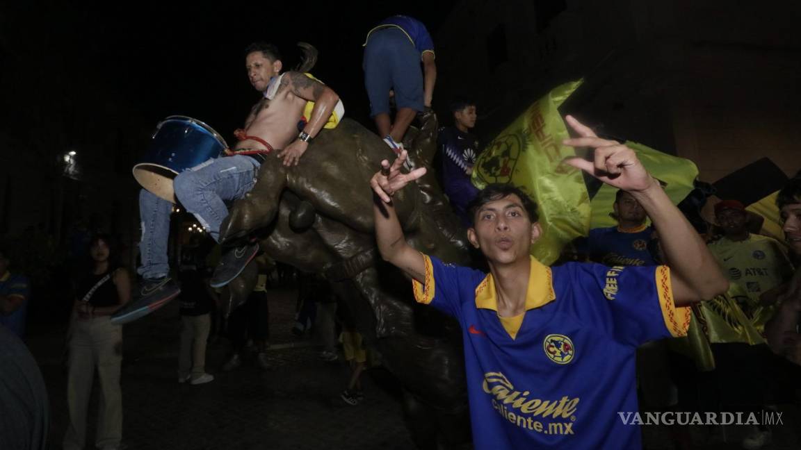 $!También sobre el toro del Paseo Capital festejaron.