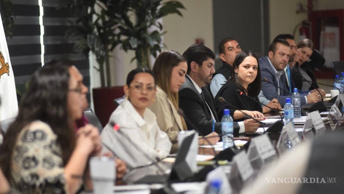 Secretaria del Ayuntamiento de Torreón comparece ante regidores