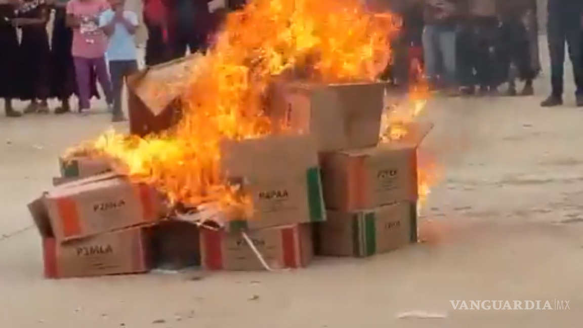 Otra vez queman libros de la SEP en Chiapas; tzotziles acusan ‘comunismo’ en nuevo material educativo