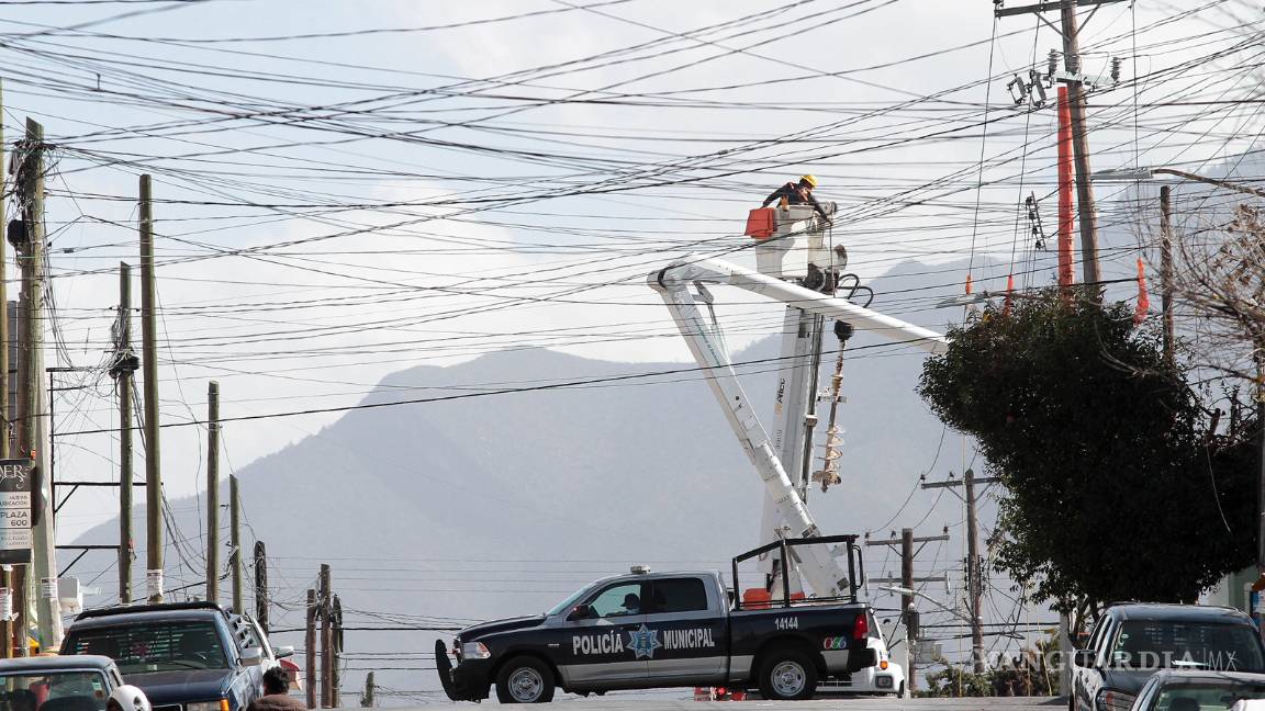 $!Arboles caídos, apagones y más daños provoca el viento de Saltillo