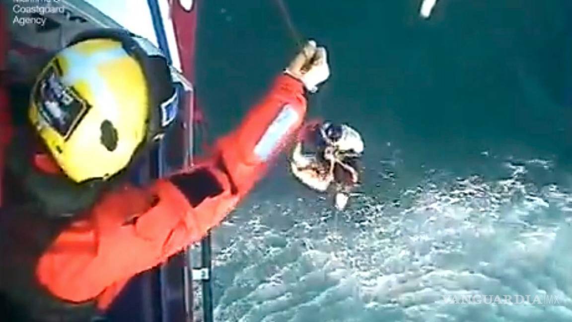 Después de estar 32 horas en el mar rescatan a un surfista escocés