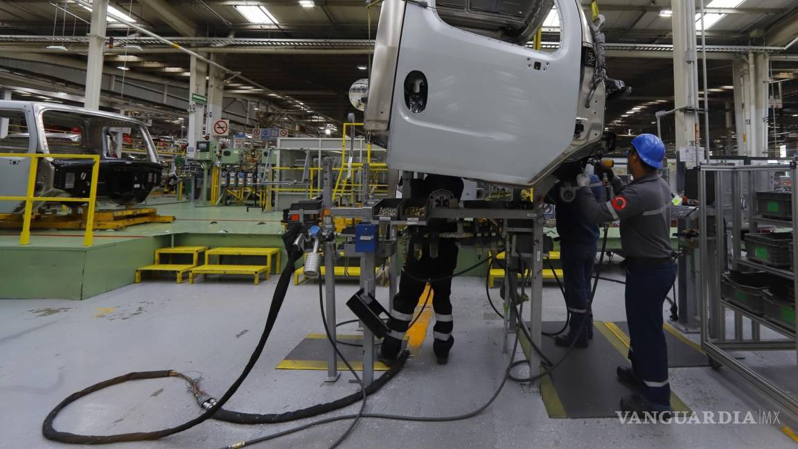Escasea la mano de obra para producir camiones en México