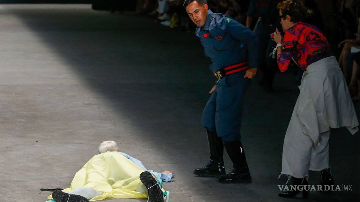 Modelo muere en plena pasarela tras sufrir desmayo en Sao Paulo, Brasil