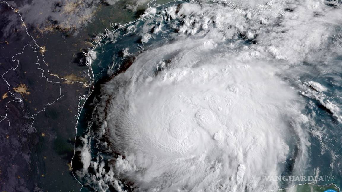 Pemex garantiza suministro de combustibles ante huracán Harvey