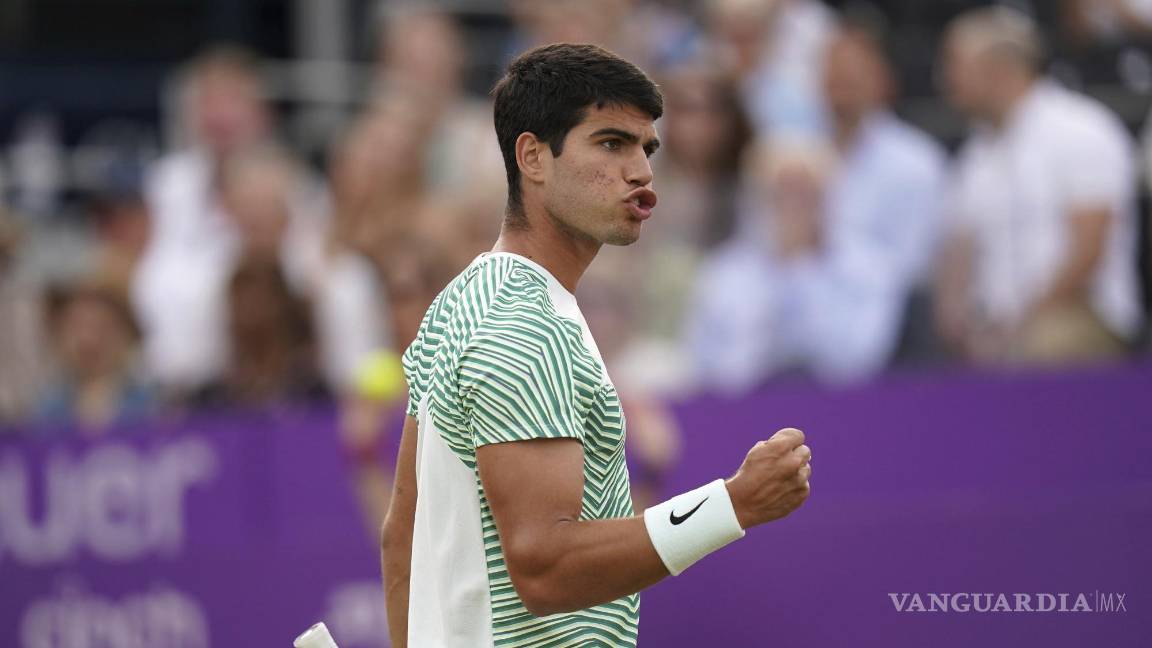 Carlos Alcaraz alcanza su primer Semi en césped al vencer a Dimitrov en Queen’s Club