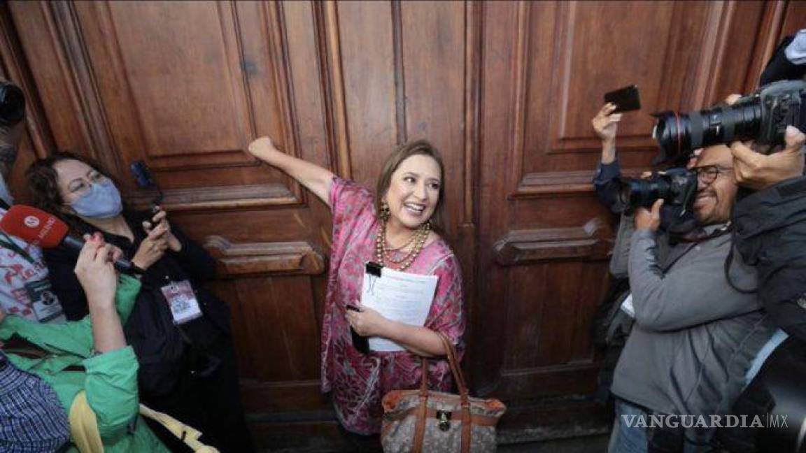 ¡No la dejaron entrar!... Xóchitl Gálvez no pudo ejercer su derecho de réplica y se queda fuera de ‘la mañanera’ (videos)