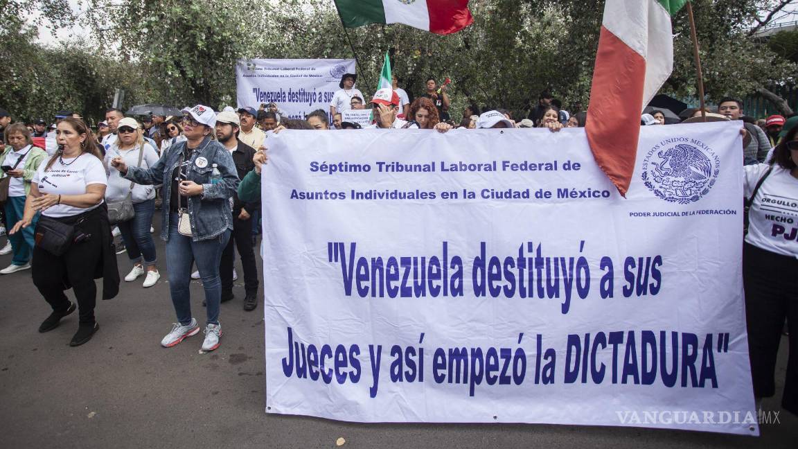 $!Supuestos trabajadores se manifestaron en las inmediaciones del Instituto Nacional Electoral (INE) en contra del inicio del Proceso Electoral Extraordinario del Poder Judicial de la federación 2024-2025.