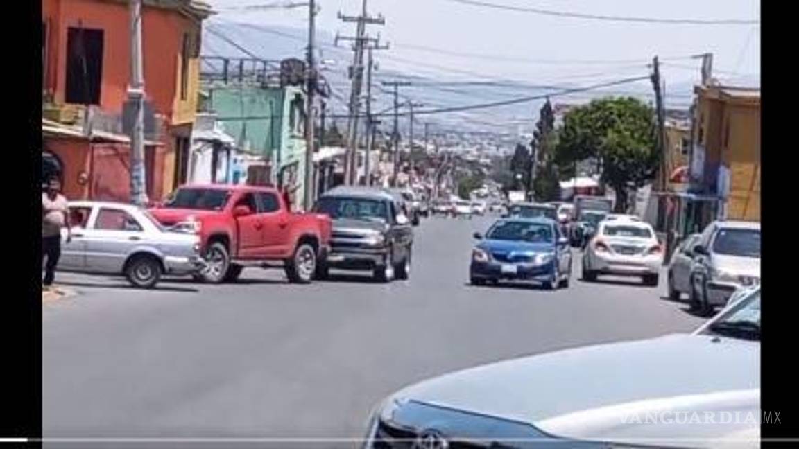 $!Los ciudadanos bloquearon el paso en el Blvd. Fundadores.