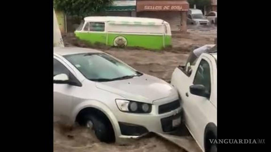 Ecatepec bajo el agua: Se reportan dos muertos; rescatan a bebé de inundación (video)