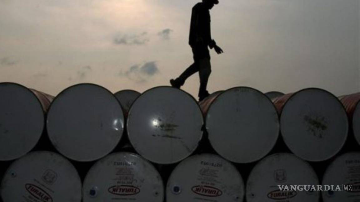 Se ‘derrama’ el precio del petróleo mexicano