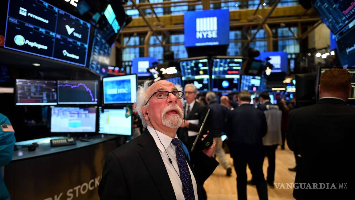 Se agravan temores por Covid-19 en mercados: Wall Street con su tercer peor día en la historia