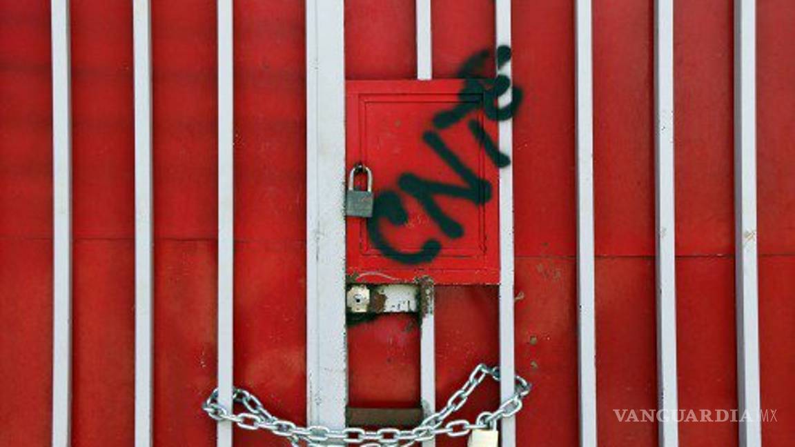 $!Papás exigían la apertura de escuela y uno muere baleado