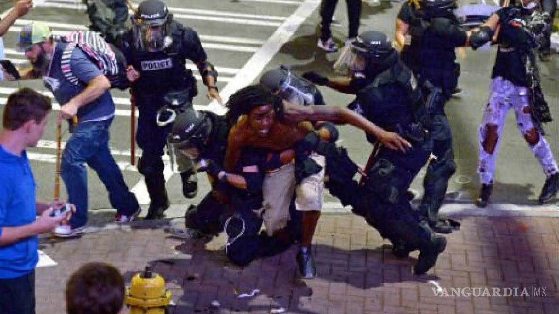Muere manifestante baleado en Charlotte; declaran estado de emergencia