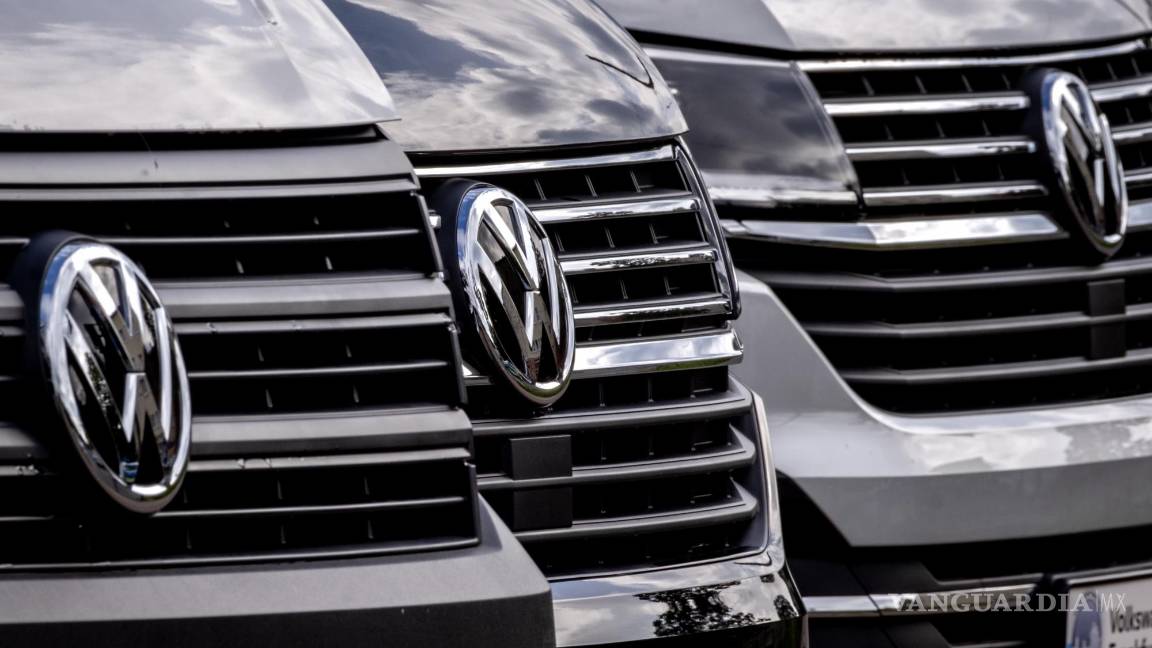 $!El sindicato IG Metall amenazó con huelgas y exigió un aumento salarial del 7 % para los 120,000 empleados de los seis centros de Alemania occidental.