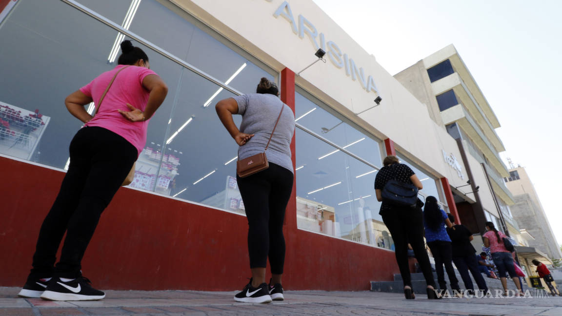$!Comercios y calles de Saltillo lucen abarrotados en primer día de reactivación económica