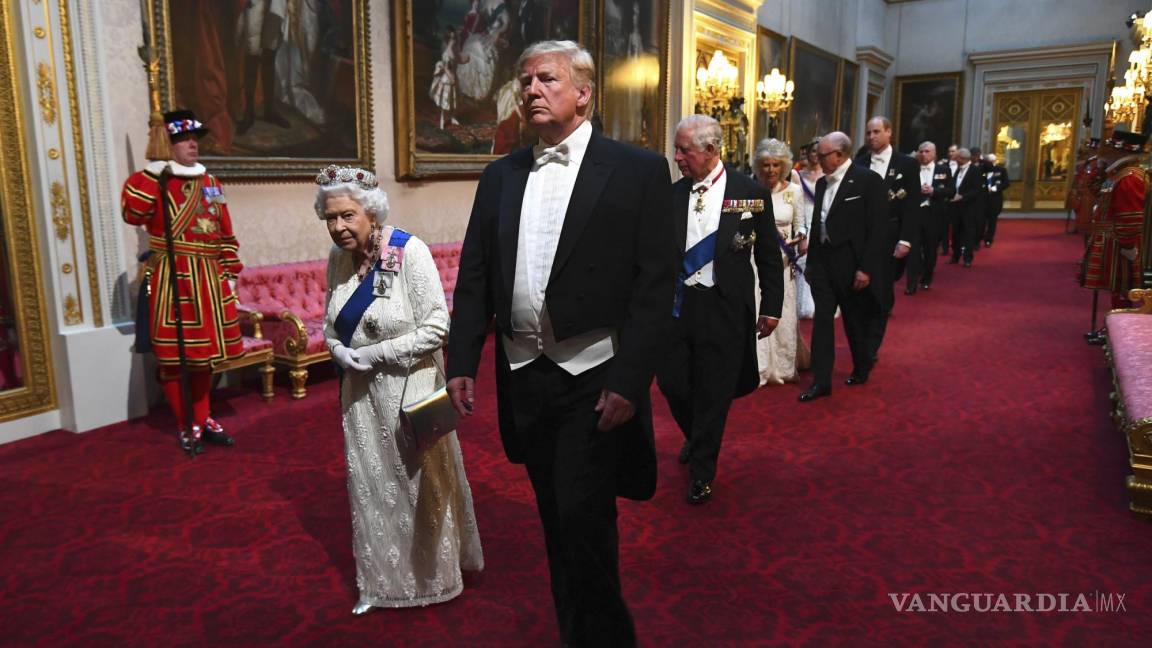 $!Imagen del 3 de junio de 2019, la reina Isabel II y el presidente de los Estados Unidos, Donald Trump en el Palacio de Buckingham en Londres.