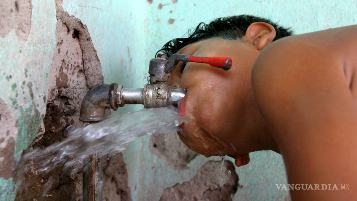 Abordan en Torreón problema del consumo de agua contaminada
